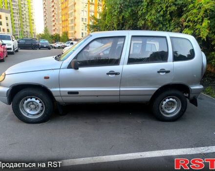 Сірий Шевроле Нива, об'ємом двигуна 1.7 л та пробігом 180 тис. км за 3700 $, фото 2 на Automoto.ua