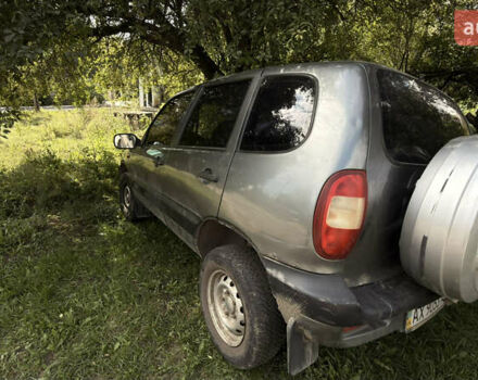 Серый Шевроле Нива, объемом двигателя 1.69 л и пробегом 250 тыс. км за 3300 $, фото 5 на Automoto.ua