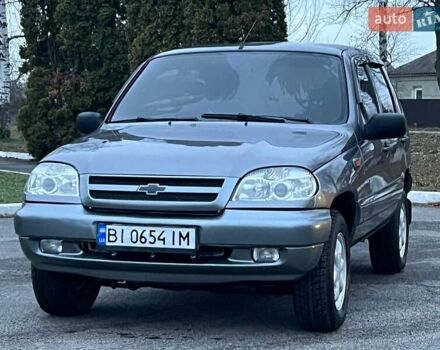 Сірий Шевроле Нива, об'ємом двигуна 1.7 л та пробігом 201 тис. км за 3999 $, фото 2 на Automoto.ua