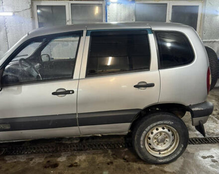 Серый Шевроле Нива, объемом двигателя 1.69 л и пробегом 160 тыс. км за 2800 $, фото 7 на Automoto.ua