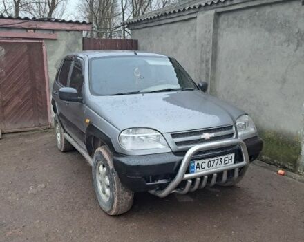 Сірий Шевроле Нива, об'ємом двигуна 1 л та пробігом 100 тис. км за 3000 $, фото 1 на Automoto.ua