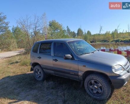Серый Шевроле Нива, объемом двигателя 0 л и пробегом 186 тыс. км за 3700 $, фото 1 на Automoto.ua
