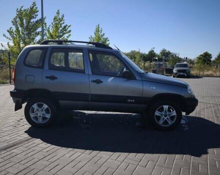 Сірий Шевроле Нива, об'ємом двигуна 1.7 л та пробігом 227 тис. км за 3500 $, фото 6 на Automoto.ua
