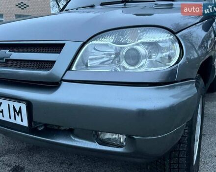 Сірий Шевроле Нива, об'ємом двигуна 1.7 л та пробігом 201 тис. км за 3999 $, фото 29 на Automoto.ua