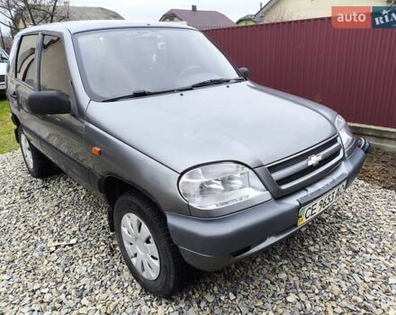 Серый Шевроле Нива, объемом двигателя 1.7 л и пробегом 153 тыс. км за 3800 $, фото 1 на Automoto.ua