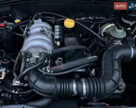 Сірий Шевроле Нива, об'ємом двигуна 1.7 л та пробігом 201 тис. км за 3999 $, фото 56 на Automoto.ua