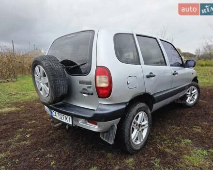 Сірий Шевроле Нива, об'ємом двигуна 1.7 л та пробігом 173 тис. км за 4200 $, фото 1 на Automoto.ua