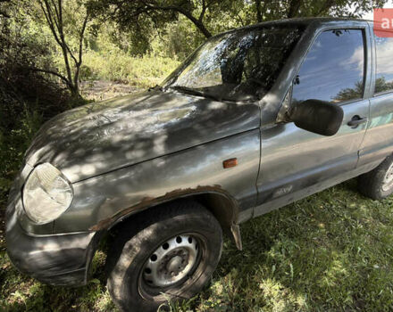 Серый Шевроле Нива, объемом двигателя 1.69 л и пробегом 250 тыс. км за 3300 $, фото 4 на Automoto.ua