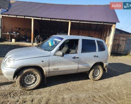 Серый Шевроле Нива, объемом двигателя 1.7 л и пробегом 100 тыс. км за 2500 $, фото 2 на Automoto.ua