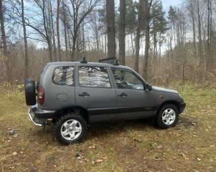 Сірий Шевроле Нива, об'ємом двигуна 1.7 л та пробігом 250 тис. км за 3500 $, фото 2 на Automoto.ua