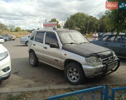 Серый Шевроле Нива, объемом двигателя 1.69 л и пробегом 220 тыс. км за 2700 $, фото 1 на Automoto.ua