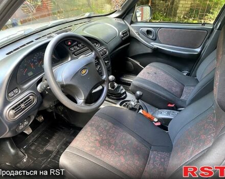 Серый Шевроле Нива, объемом двигателя 1.7 л и пробегом 200 тыс. км за 3350 $, фото 4 на Automoto.ua