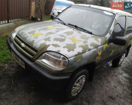 Сірий Шевроле Нива, об'ємом двигуна 1.7 л та пробігом 200 тис. км за 2200 $, фото 1 на Automoto.ua