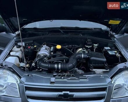 Сірий Шевроле Нива, об'ємом двигуна 1.7 л та пробігом 201 тис. км за 3999 $, фото 51 на Automoto.ua