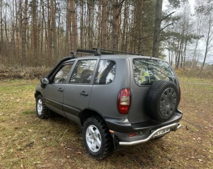 Сірий Шевроле Нива, об'ємом двигуна 1.7 л та пробігом 250 тис. км за 3500 $, фото 3 на Automoto.ua