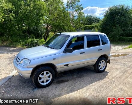 Серый Шевроле Нива, объемом двигателя 1.7 л и пробегом 200 тыс. км за 3350 $, фото 3 на Automoto.ua