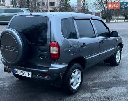 Сірий Шевроле Нива, об'ємом двигуна 1.7 л та пробігом 201 тис. км за 3999 $, фото 4 на Automoto.ua