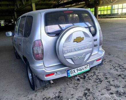 Сірий Шевроле Нива, об'ємом двигуна 1.7 л та пробігом 180 тис. км за 3700 $, фото 4 на Automoto.ua