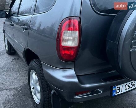 Сірий Шевроле Нива, об'ємом двигуна 1.7 л та пробігом 201 тис. км за 3999 $, фото 11 на Automoto.ua