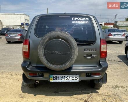 Серый Шевроле Нива, объемом двигателя 1.7 л и пробегом 228 тыс. км за 3900 $, фото 6 на Automoto.ua
