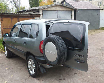 Шевроле Нива 2006 в Кролевце на Automoto.ua Серый Шевроле Нива, объемом двигателя 1.7 л и пробегом 154 тыс. км за 5200 $, фото 6 на Automoto.ua