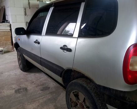 Серый Шевроле Нива, объемом двигателя 1.7 л и пробегом 230 тыс. км за 2600 $, фото 1 на Automoto.ua