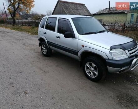 Сірий Шевроле Нива, об'ємом двигуна 1.69 л та пробігом 261 тис. км за 4000 $, фото 4 на Automoto.ua