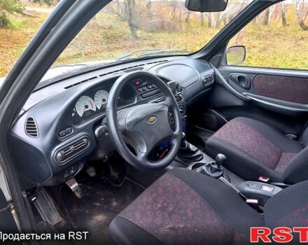 Сірий Шевроле Нива, об'ємом двигуна 1.7 л та пробігом 188 тис. км за 1950 $, фото 4 на Automoto.ua