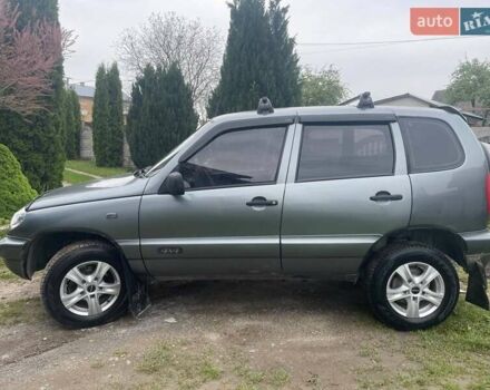 Серый Шевроле Нива, объемом двигателя 1.7 л и пробегом 208 тыс. км за 4150 $, фото 1 на Automoto.ua