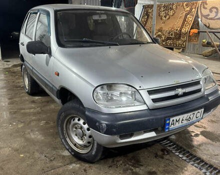 Серый Шевроле Нива, объемом двигателя 1.69 л и пробегом 160 тыс. км за 2800 $, фото 1 на Automoto.ua