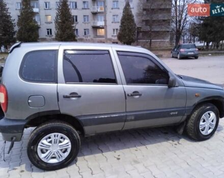 Серый Шевроле Нива, объемом двигателя 1.7 л и пробегом 200 тыс. км за 3600 $, фото 4 на Automoto.ua