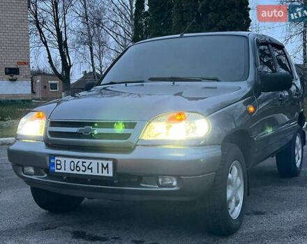 Сірий Шевроле Нива, об'ємом двигуна 1.7 л та пробігом 201 тис. км за 3999 $, фото 62 на Automoto.ua