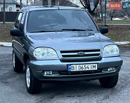 Сірий Шевроле Нива, об'ємом двигуна 1.7 л та пробігом 201 тис. км за 3999 $, фото 3 на Automoto.ua