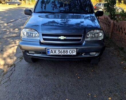 Серый Шевроле Нива, объемом двигателя 1.7 л и пробегом 200 тыс. км за 3300 $, фото 1 на Automoto.ua