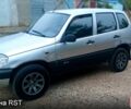 Серый Шевроле Нива, объемом двигателя 1.7 л и пробегом 330 тыс. км за 2750 $, фото 2 на Automoto.ua