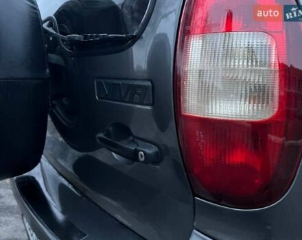 Сірий Шевроле Нива, об'ємом двигуна 1.7 л та пробігом 201 тис. км за 3999 $, фото 25 на Automoto.ua
