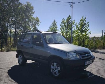 Сірий Шевроле Нива, об'ємом двигуна 1.7 л та пробігом 227 тис. км за 3500 $, фото 2 на Automoto.ua