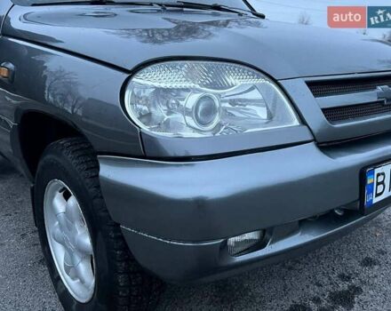 Сірий Шевроле Нива, об'ємом двигуна 1.7 л та пробігом 201 тис. км за 3999 $, фото 24 на Automoto.ua