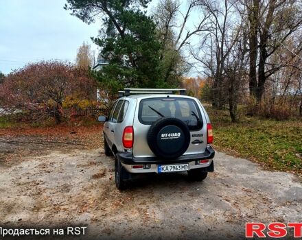 Сірий Шевроле Нива, об'ємом двигуна 1.7 л та пробігом 188 тис. км за 1950 $, фото 3 на Automoto.ua