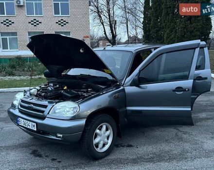 Сірий Шевроле Нива, об'ємом двигуна 1.7 л та пробігом 201 тис. км за 3999 $, фото 59 на Automoto.ua