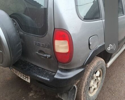 Сірий Шевроле Нива, об'ємом двигуна 1 л та пробігом 100 тис. км за 3000 $, фото 3 на Automoto.ua