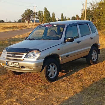 Серый Шевроле Нива, объемом двигателя 1.7 л и пробегом 261 тыс. км за 2700 $, фото 2 на Automoto.ua