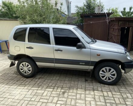 Серый Шевроле Нива, объемом двигателя 0 л и пробегом 162 тыс. км за 3800 $, фото 1 на Automoto.ua