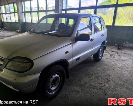 Сірий Шевроле Нива, об'ємом двигуна 1.7 л та пробігом 180 тис. км за 3700 $, фото 5 на Automoto.ua