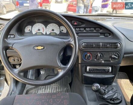 Серый Шевроле Нива, объемом двигателя 1.7 л и пробегом 228 тыс. км за 3900 $, фото 10 на Automoto.ua
