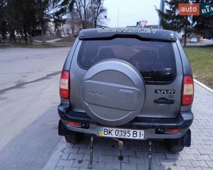 Серый Шевроле Нива, объемом двигателя 1.7 л и пробегом 200 тыс. км за 3600 $, фото 1 на Automoto.ua