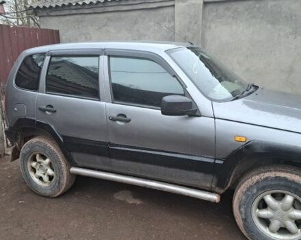 Сірий Шевроле Нива, об'ємом двигуна 1 л та пробігом 100 тис. км за 3000 $, фото 2 на Automoto.ua