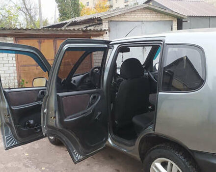 Шевроле Нива 2006 в Кролевце на Automoto.ua Серый Шевроле Нива, объемом двигателя 1.7 л и пробегом 154 тыс. км за 5200 $, фото 8 на Automoto.ua