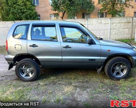 Сірий Шевроле Нива, об'ємом двигуна 1.7 л та пробігом 300 тис. км за 4000 $, фото 1 на Automoto.ua