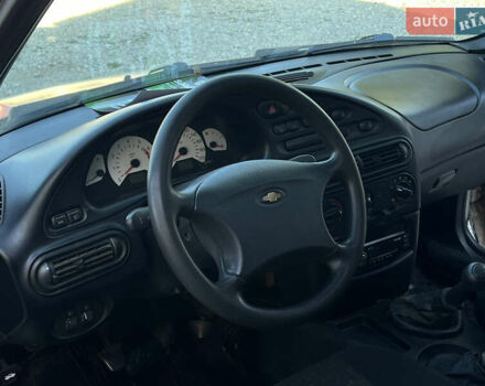 Серый Шевроле Нива, объемом двигателя 1.7 л и пробегом 232 тыс. км за 2700 $, фото 9 на Automoto.ua